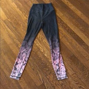 Very high quality unworn Carbon 38 leggings